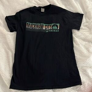 Mackinaw City size small tee